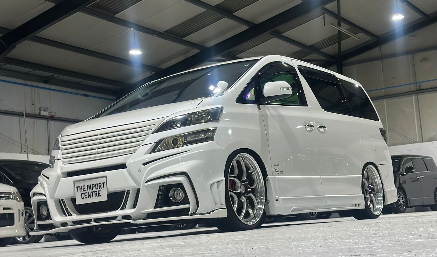 Used Toyota Vellfire 2013 for sale - 76924135: Photo 2