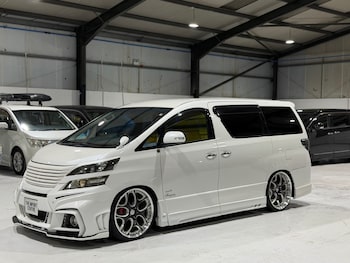 Used Toyota Vellfire 2013 for sale - 76924135: Photo