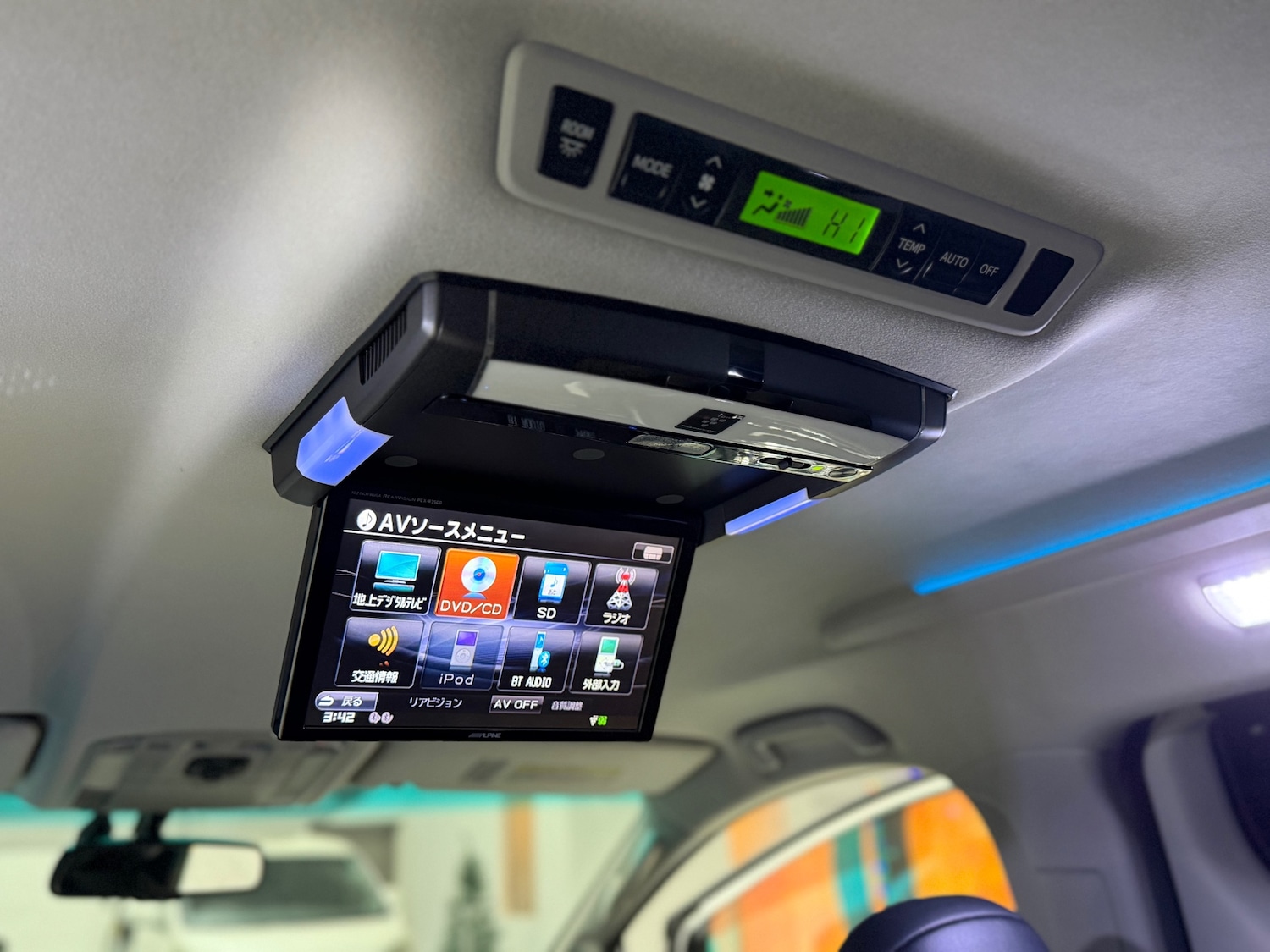 Used Toyota Vellfire 2013 for sale - 76924135: Photo 51