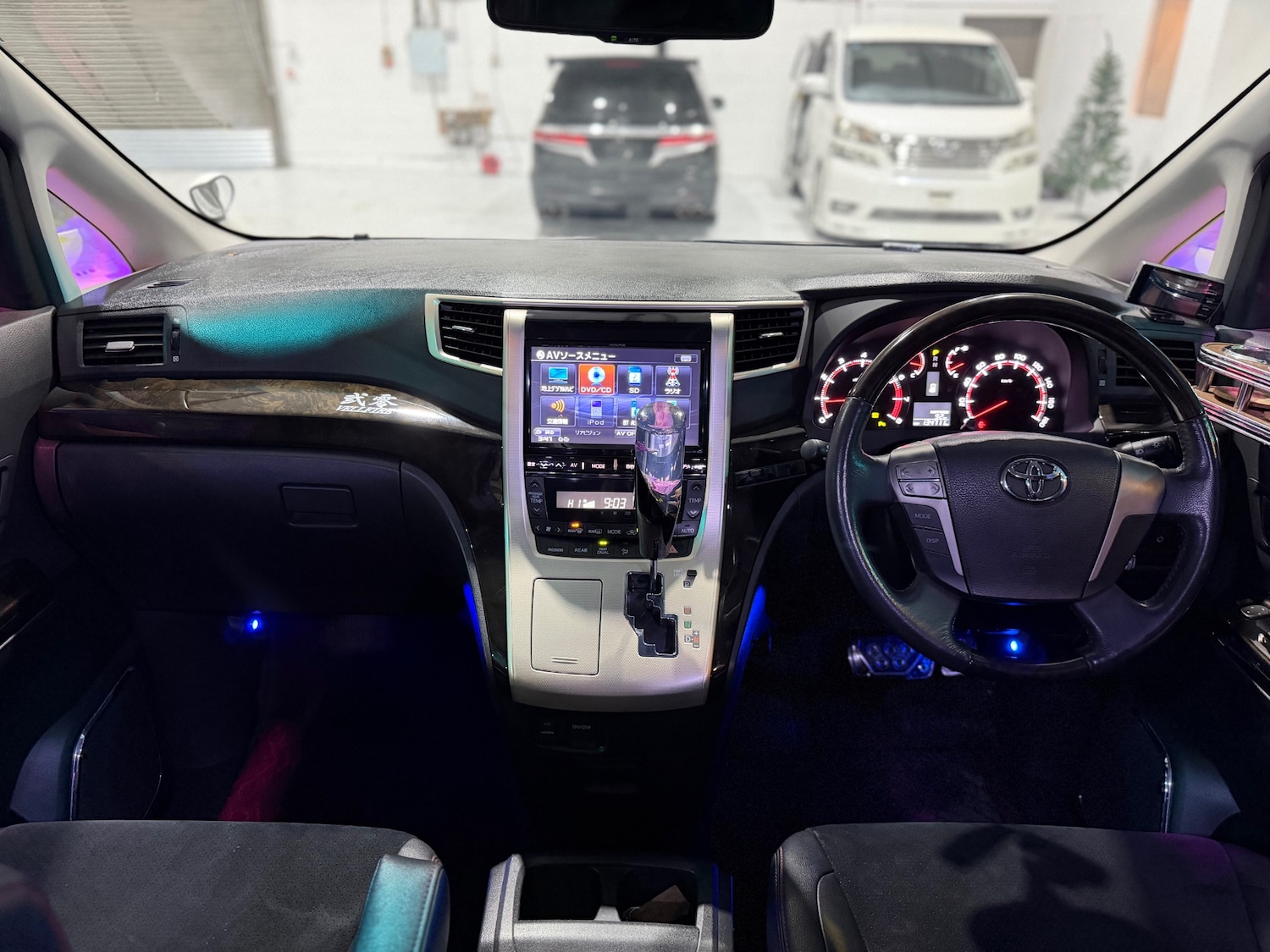 Used Toyota Vellfire 2013 for sale - 76924135: Photo 64