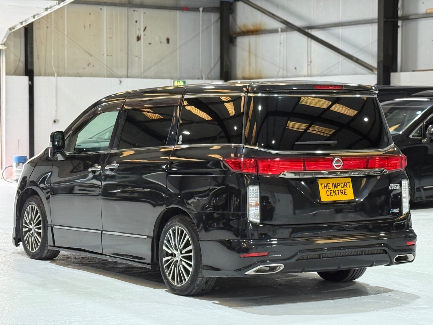 Used Nissan Elgrand 2011 for sale - 76974730: Photo 10