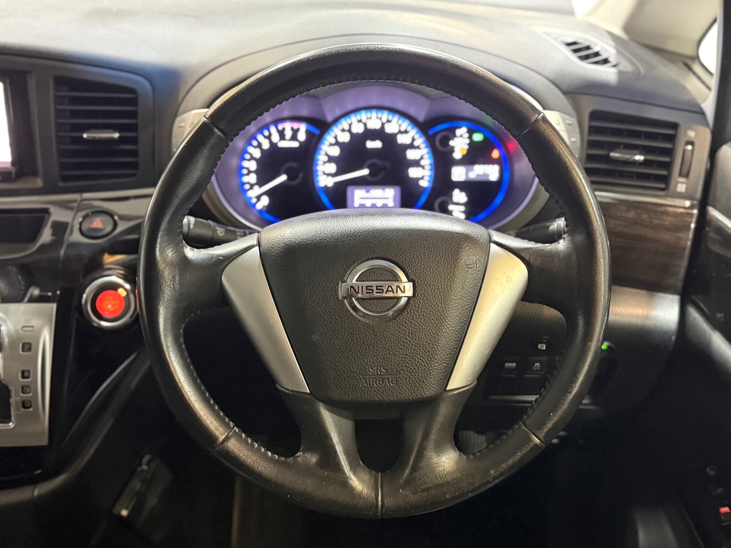 Used Nissan Elgrand 2011 for sale - 76974730: Photo 22