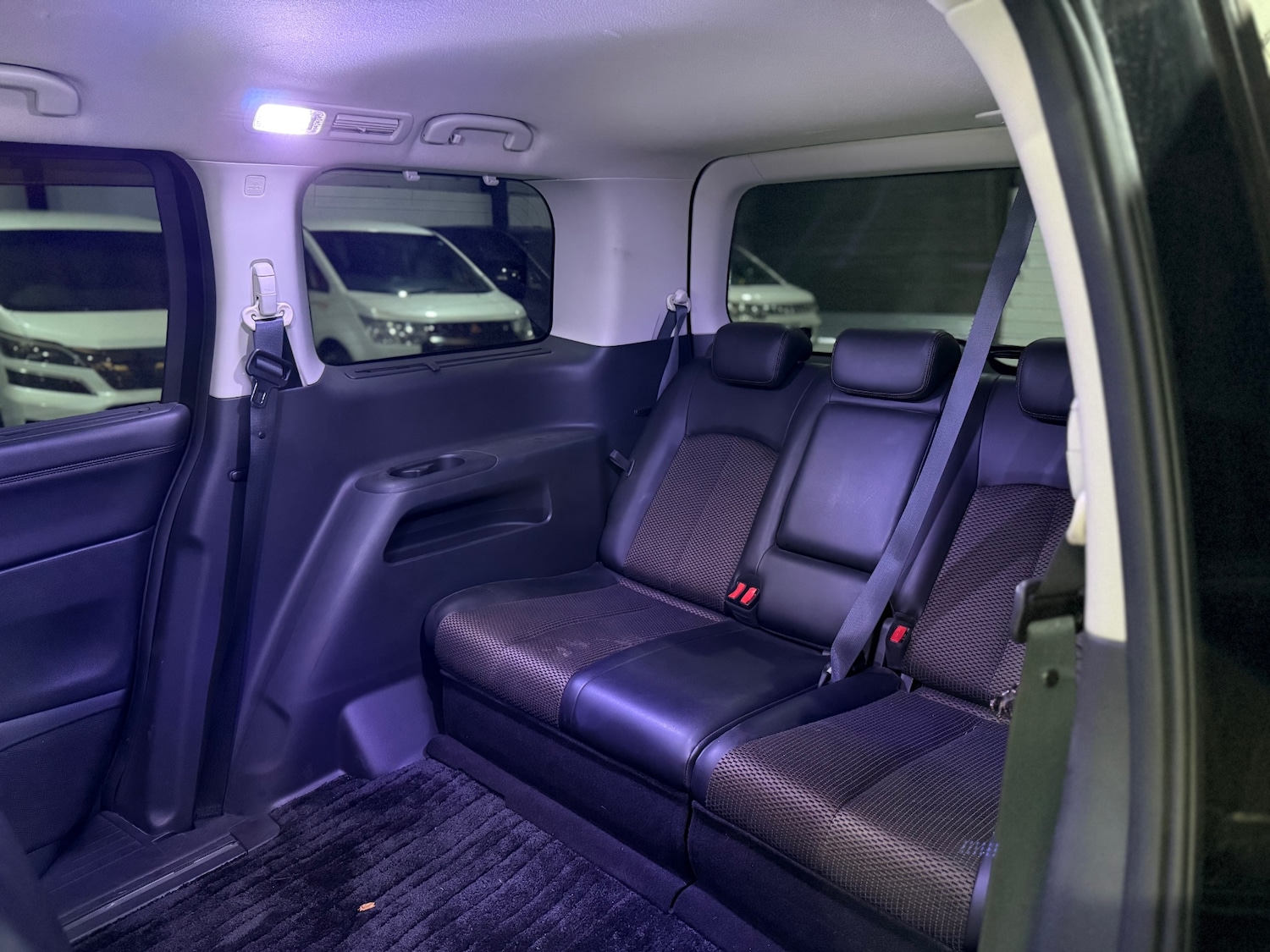 Used Nissan Elgrand 2011 for sale - 76974730: Photo 26