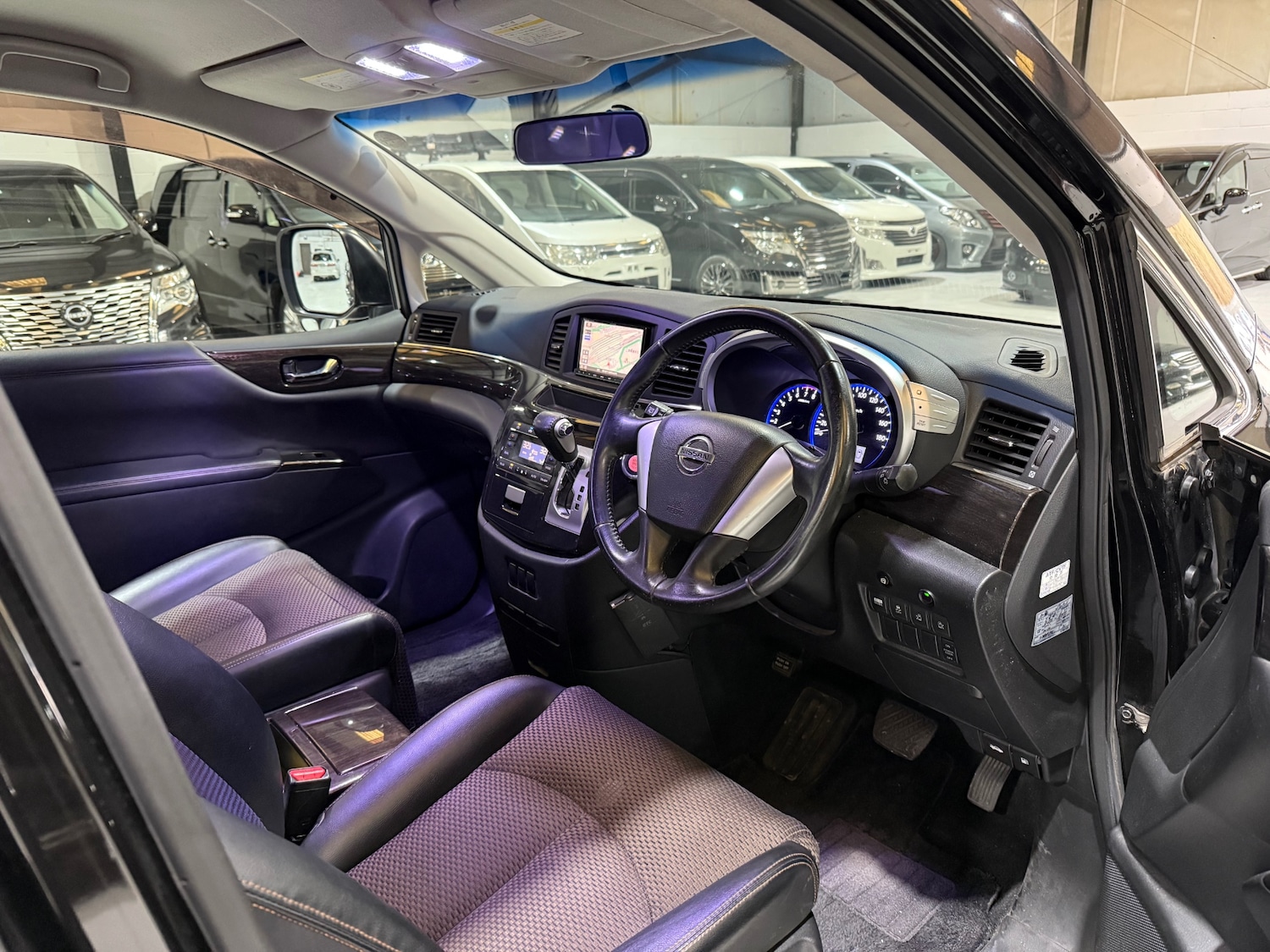 Used Nissan Elgrand 2011 for sale - 76974730: Photo 27