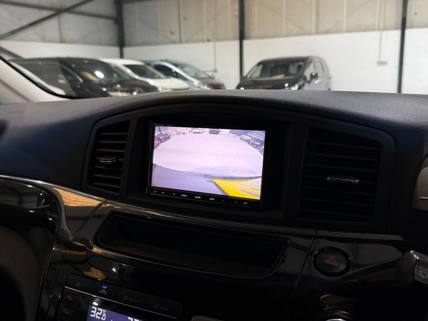 Used Nissan Elgrand 2011 for sale - 76974730: Photo 29