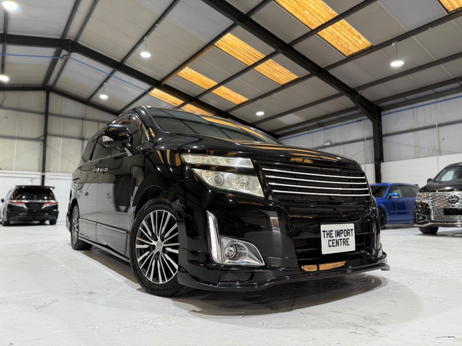 Used Nissan Elgrand 2011 for sale - 76974730: Photo 3