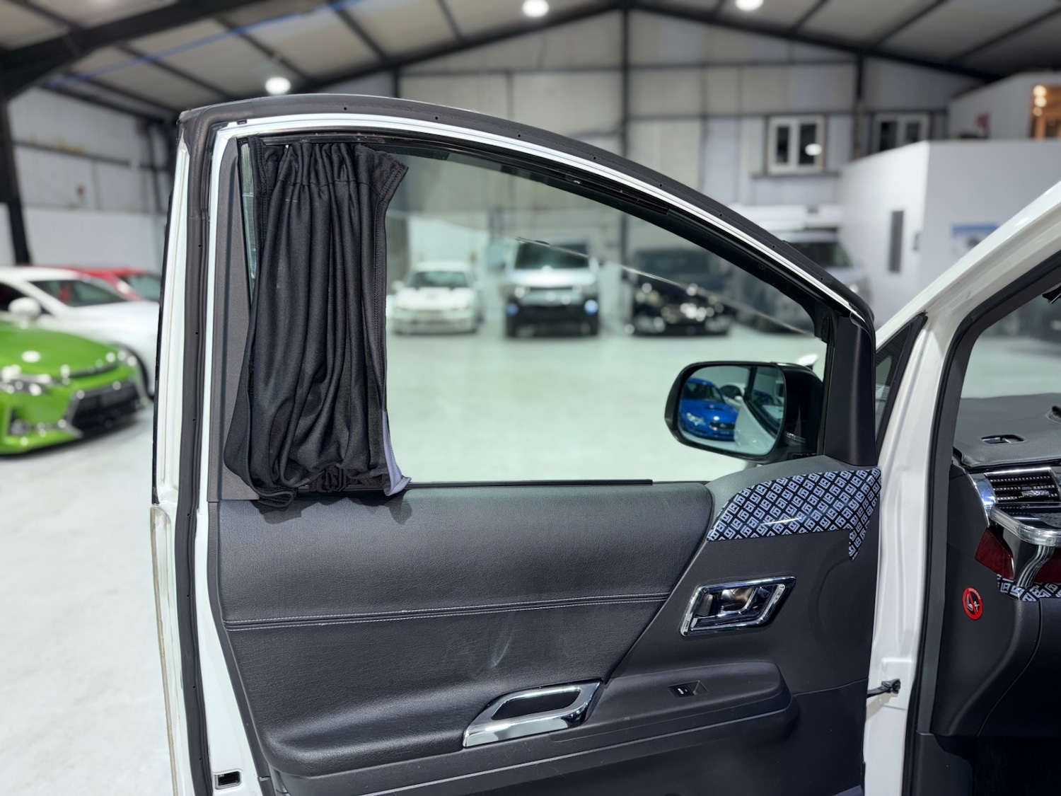 Used Toyota Vellfire 2008 for sale - 77277457: Photo 64