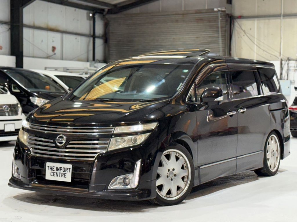 Used Nissan Elgrand 2010 for sale - 77583652: Photo 2