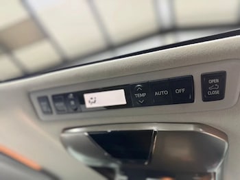 Used Toyota Vellfire 2011 for sale - 77582206: Photo