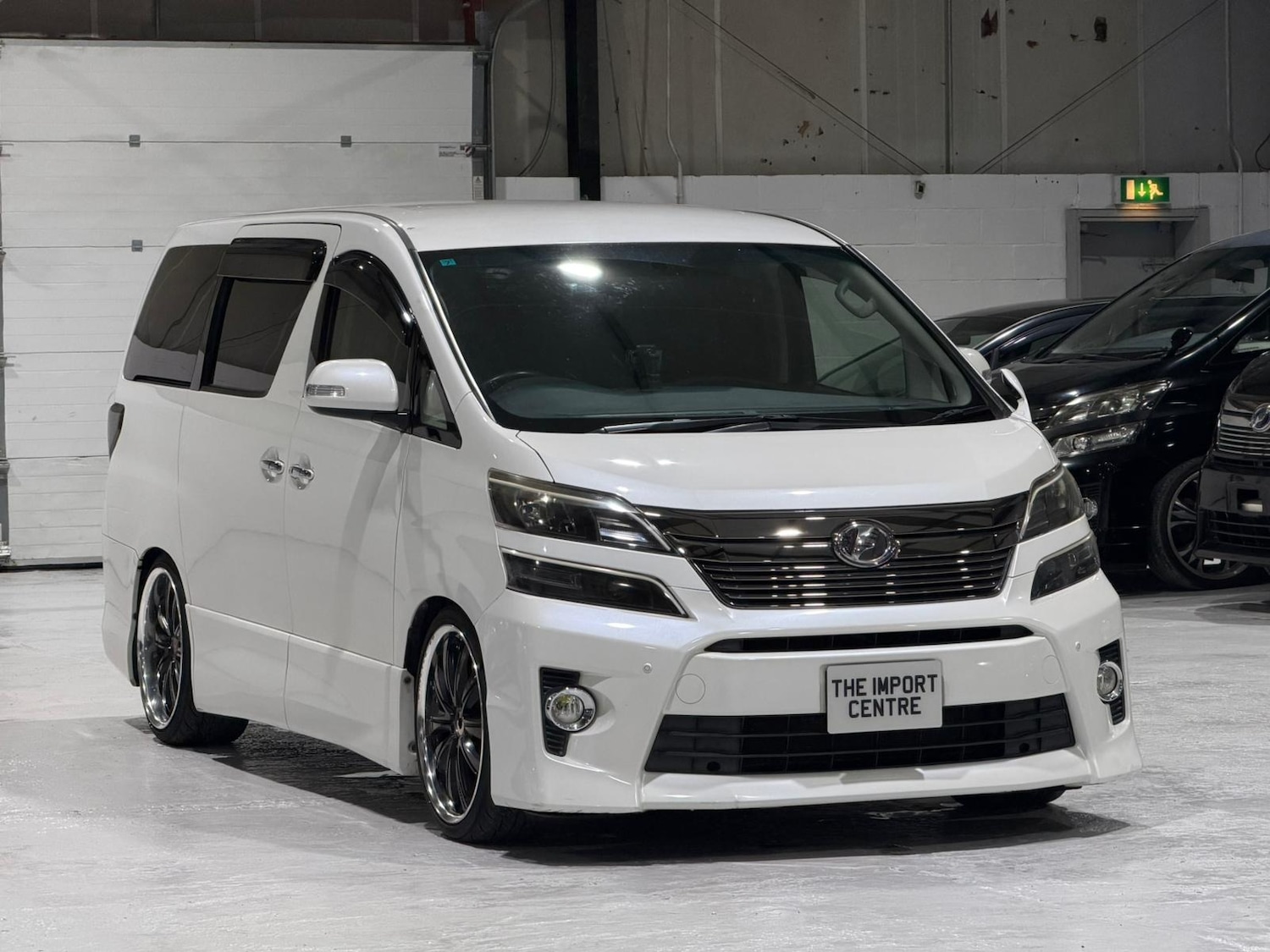 Used Toyota Vellfire 2013 for sale - 76974768: Photo 2