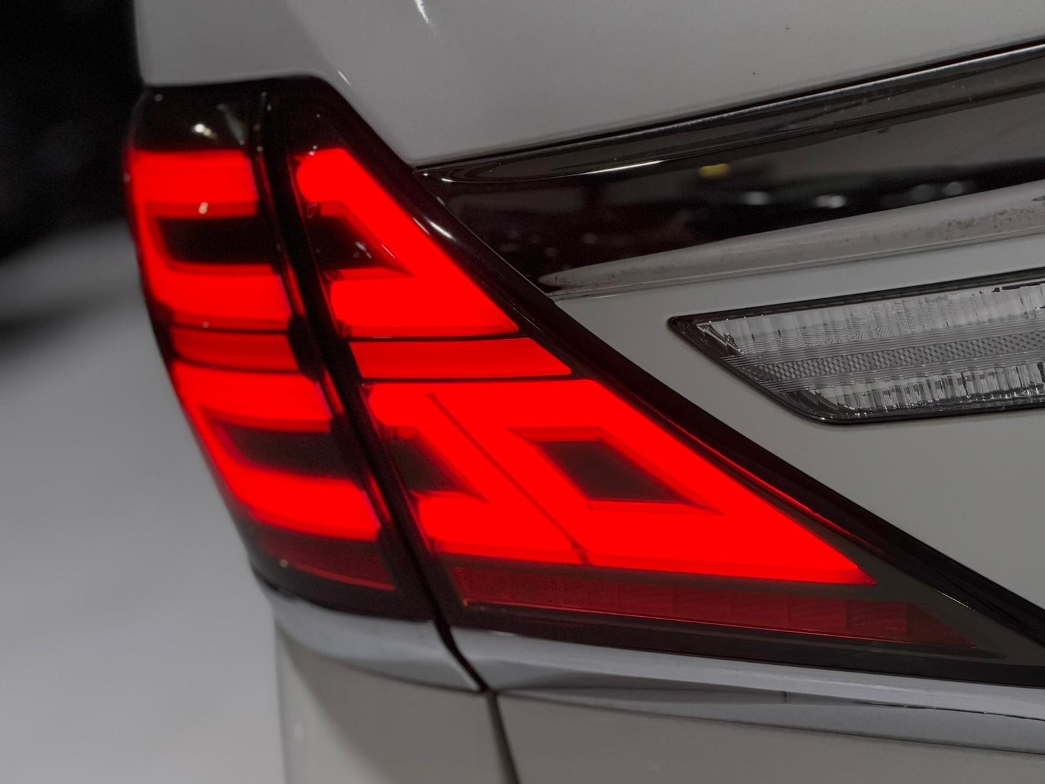 Used Toyota Vellfire 2013 for sale - 76974768: Photo 28