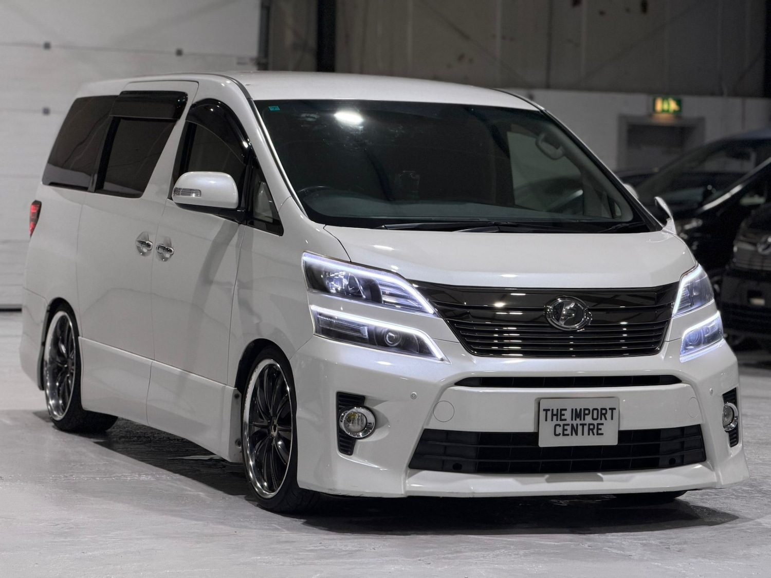 Used Toyota Vellfire 2013 for sale - 76974768: Photo 3