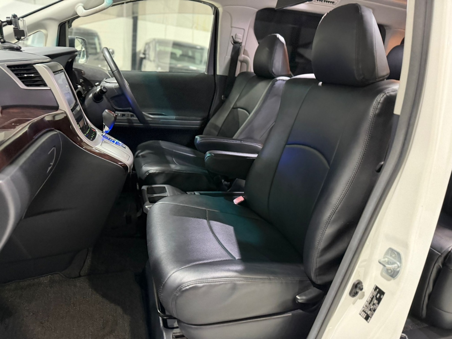 Used Toyota Vellfire 2013 for sale - 76974768: Photo 31