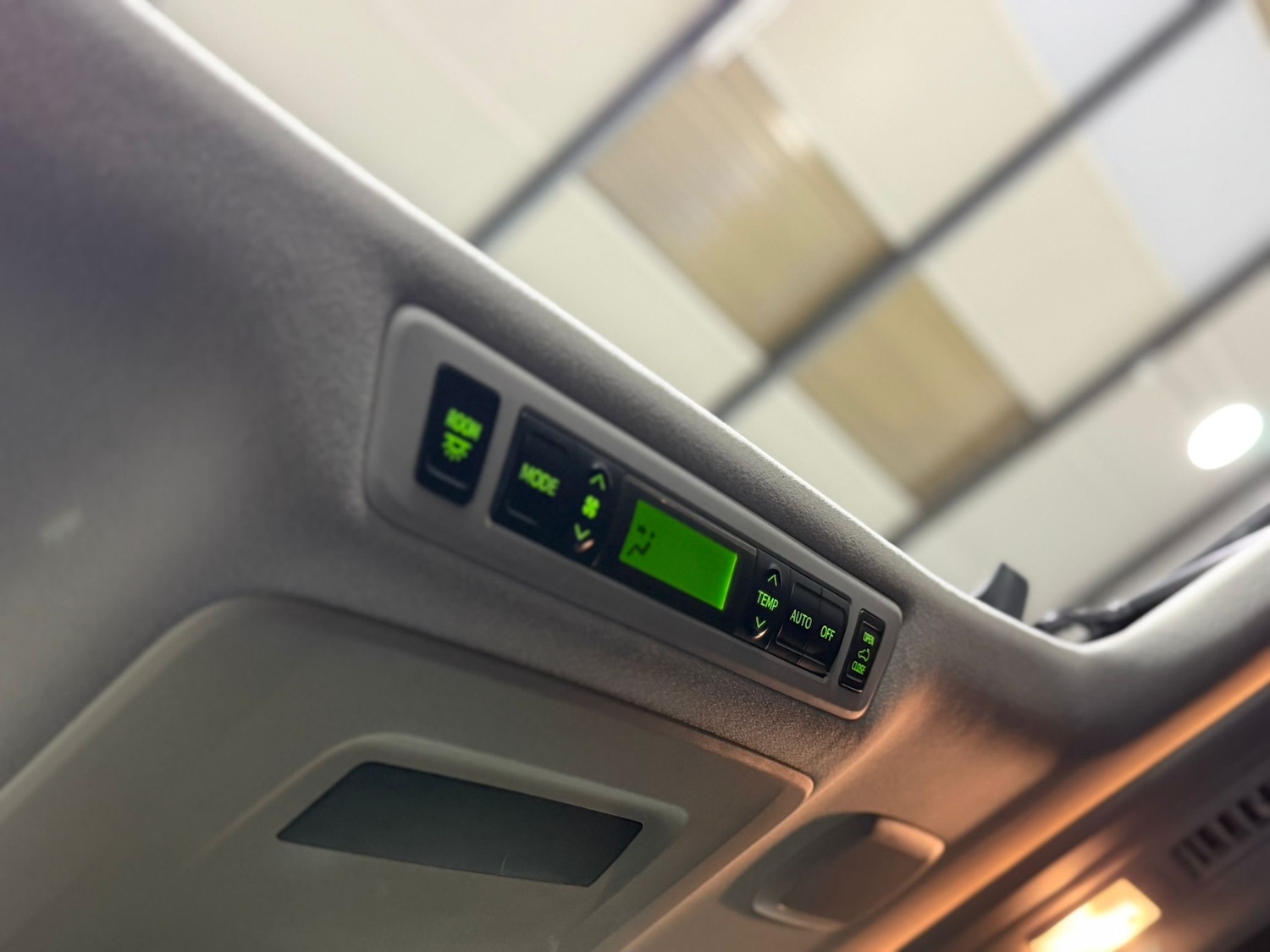 Used Toyota Vellfire 2012 for sale - 77071150: Photo 29