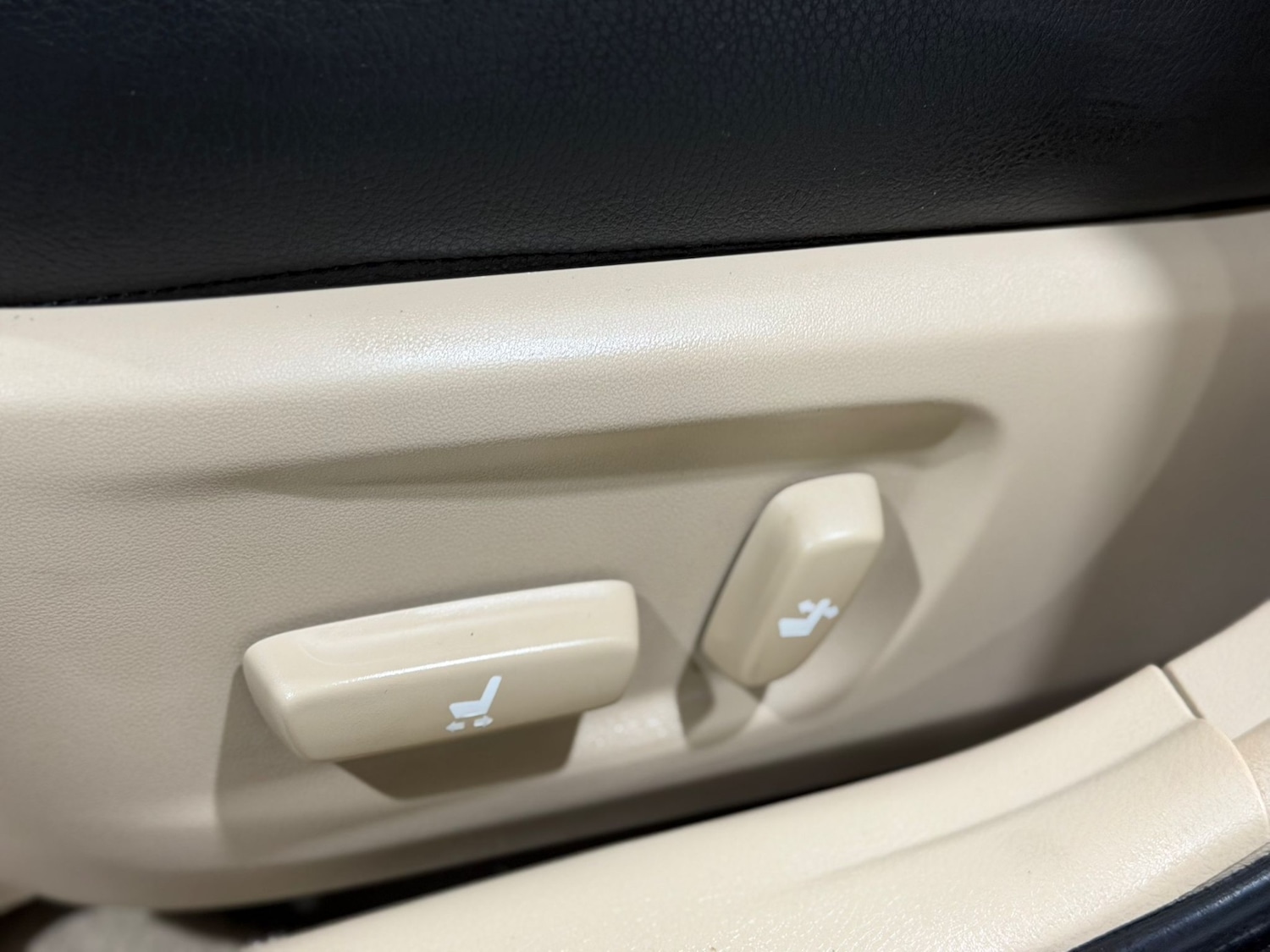 Used Toyota Mark X 2010 for sale - 77070862: Photo 25