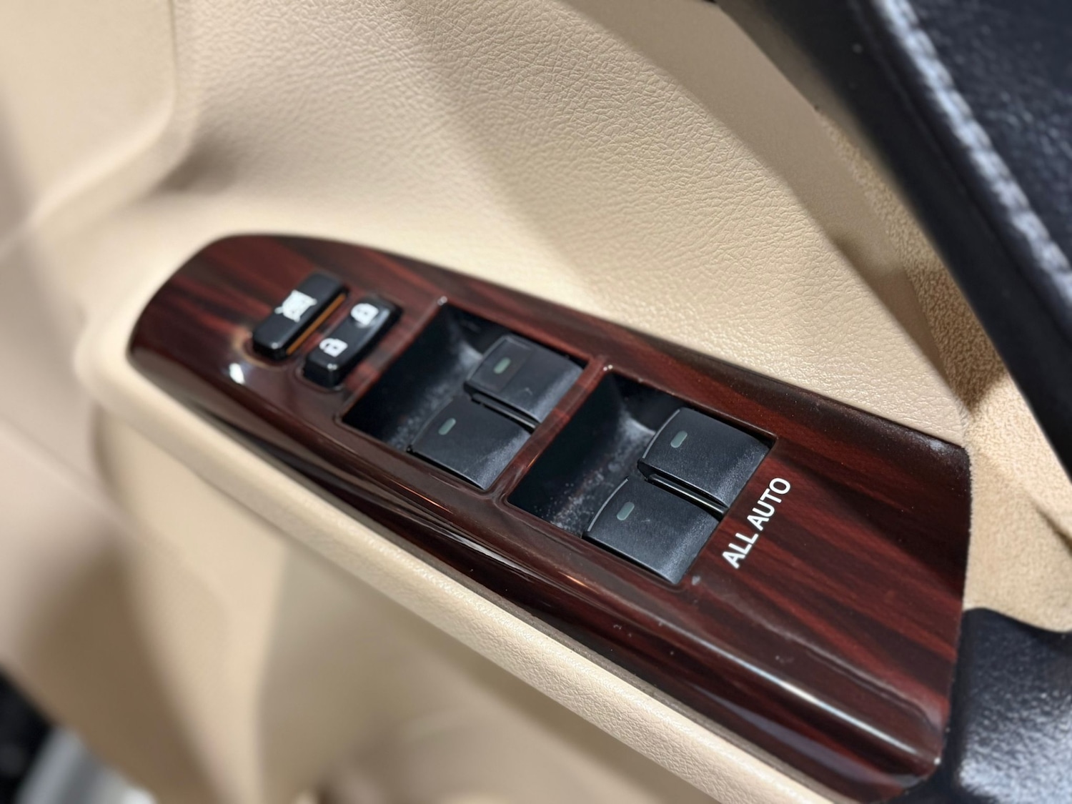 Used Toyota Mark X 2010 for sale - 77070862: Photo 28