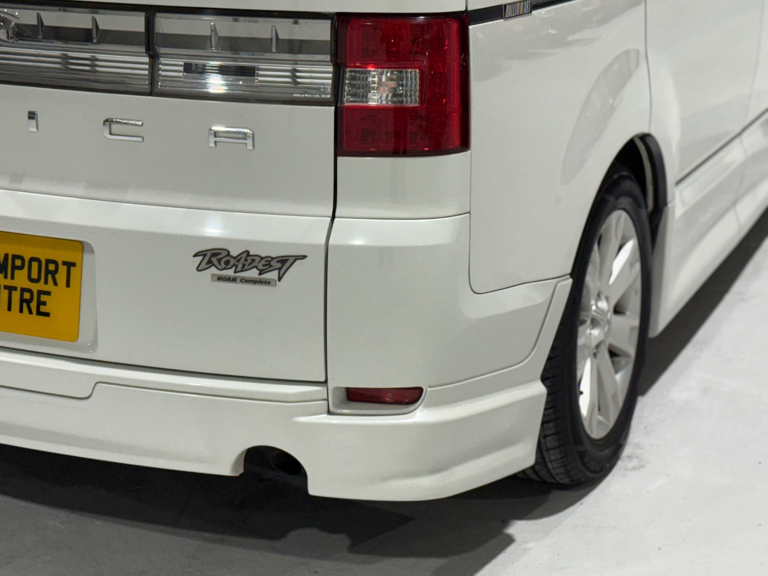 Used Mitsubishi Delica 2009 for sale - 76924180: Photo 12