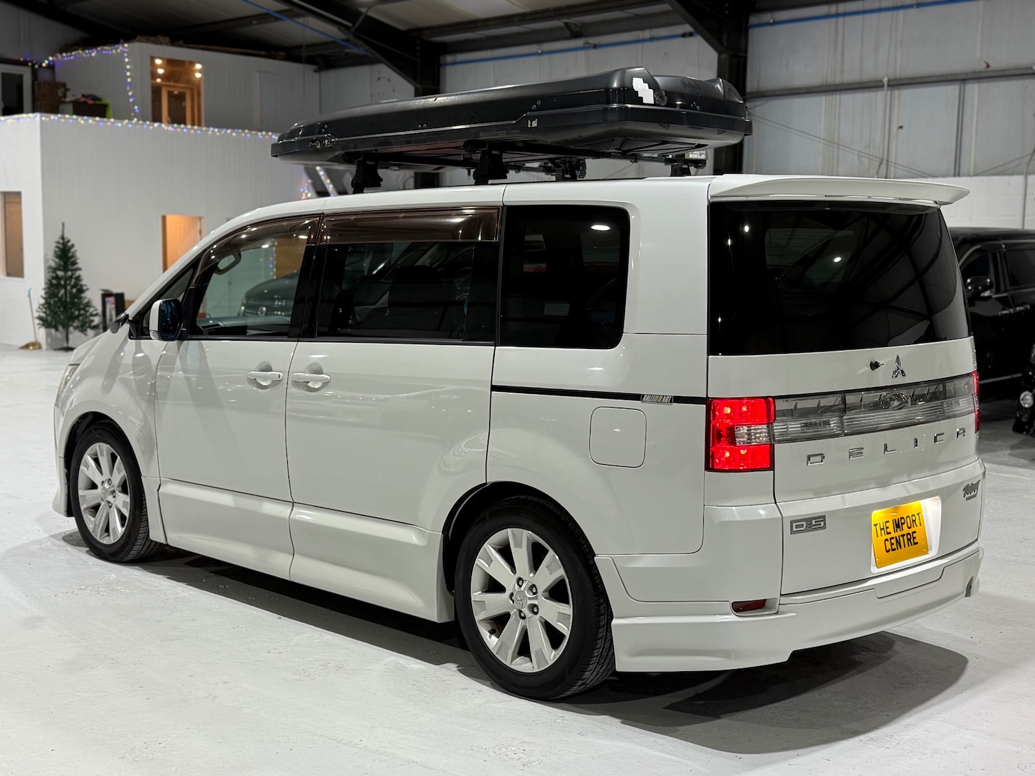Used Mitsubishi Delica 2009 for sale - 76924180: Photo 17