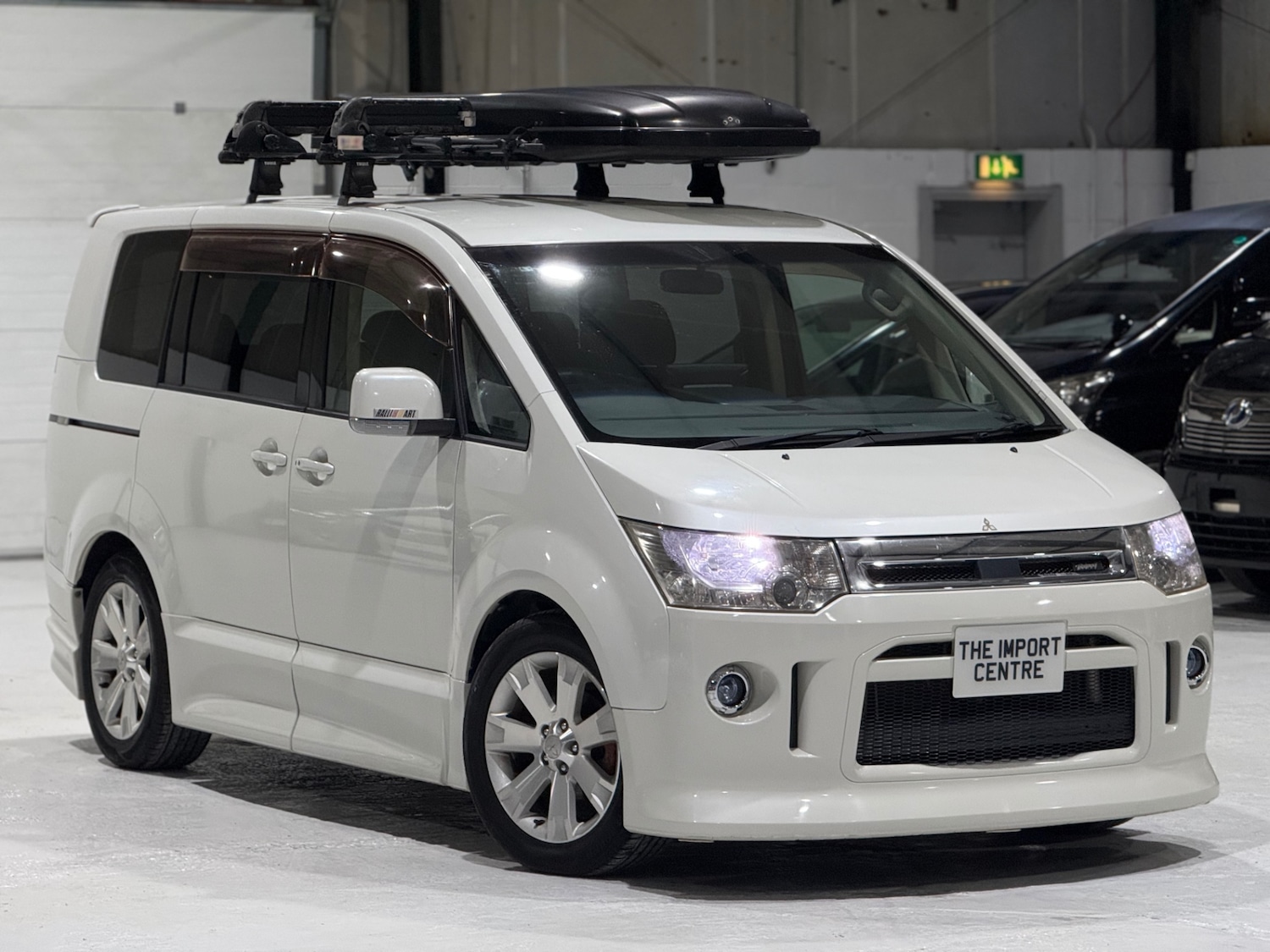 Used Mitsubishi Delica 2009 for sale - 76924180: Photo 2