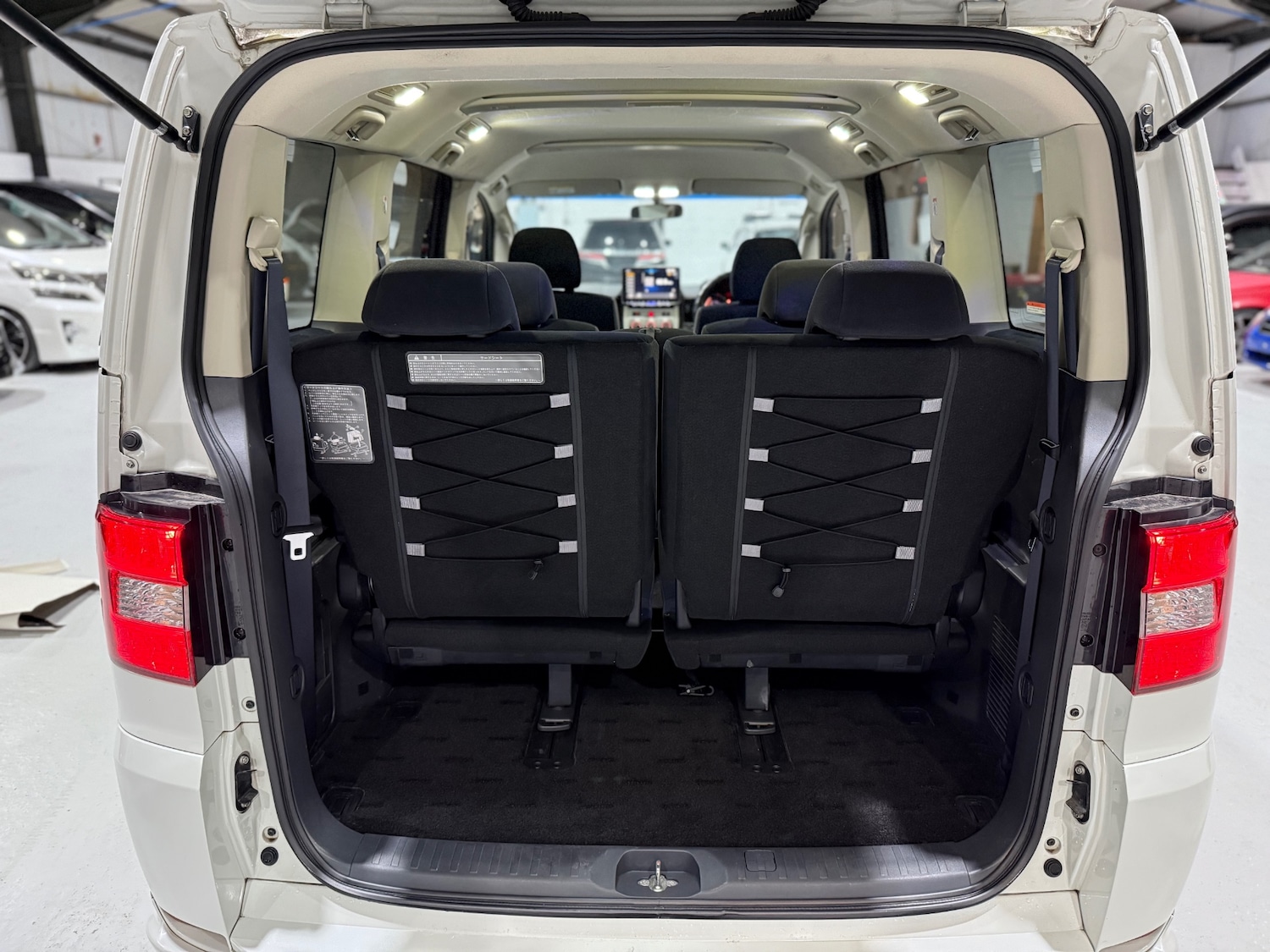 Used Mitsubishi Delica 2009 for sale - 76924180: Photo 28