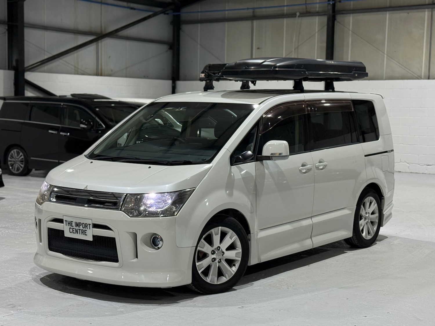 Used Mitsubishi Delica 2009 for sale - 76924180: Photo 4