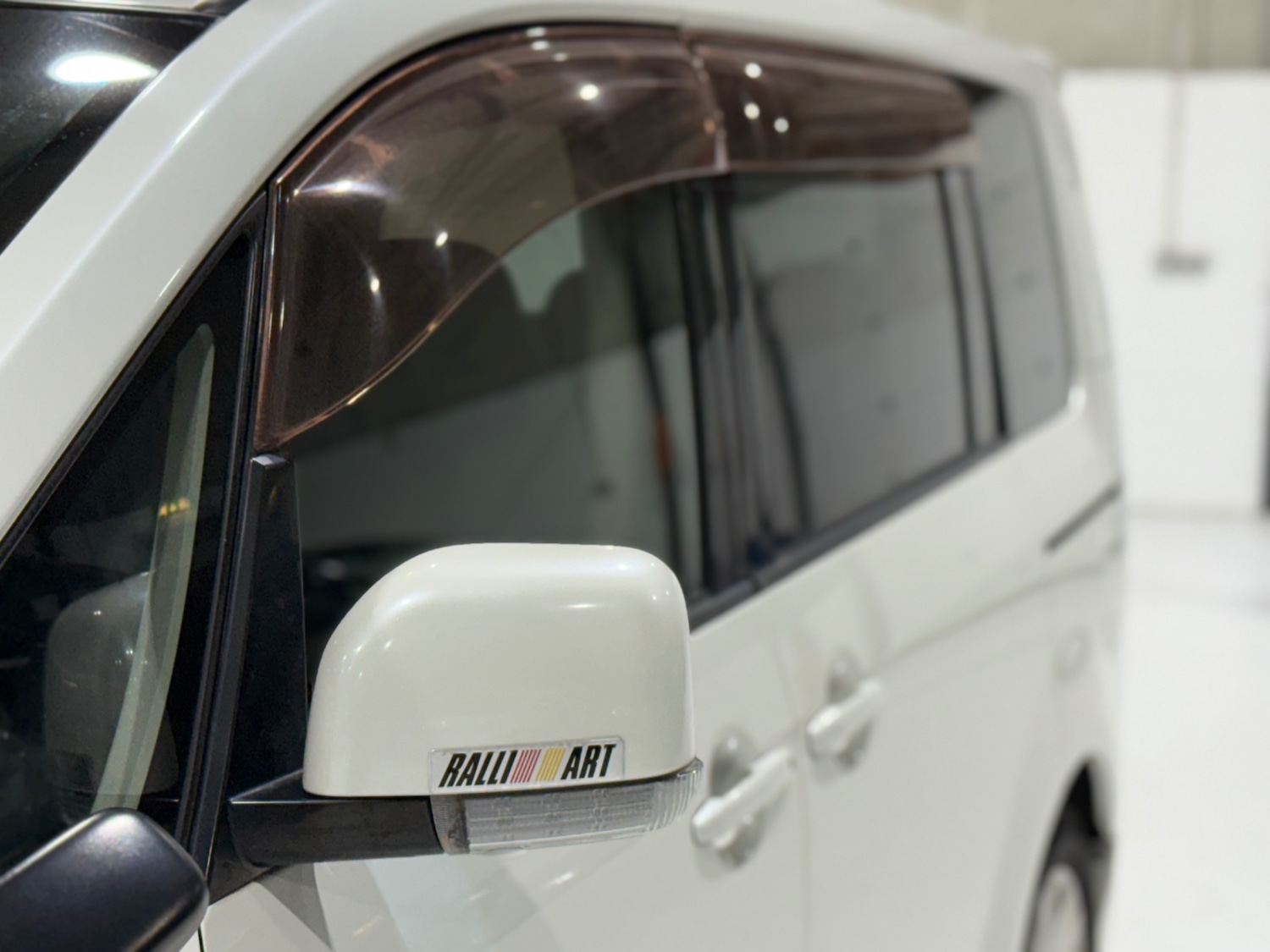 Used Mitsubishi Delica 2009 for sale - 76924180: Photo 9