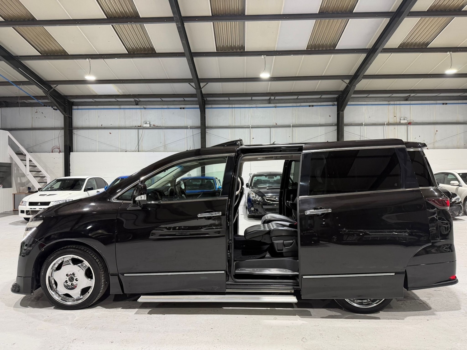 Used Nissan Elgrand 2011 for sale - 77329480: Photo 12