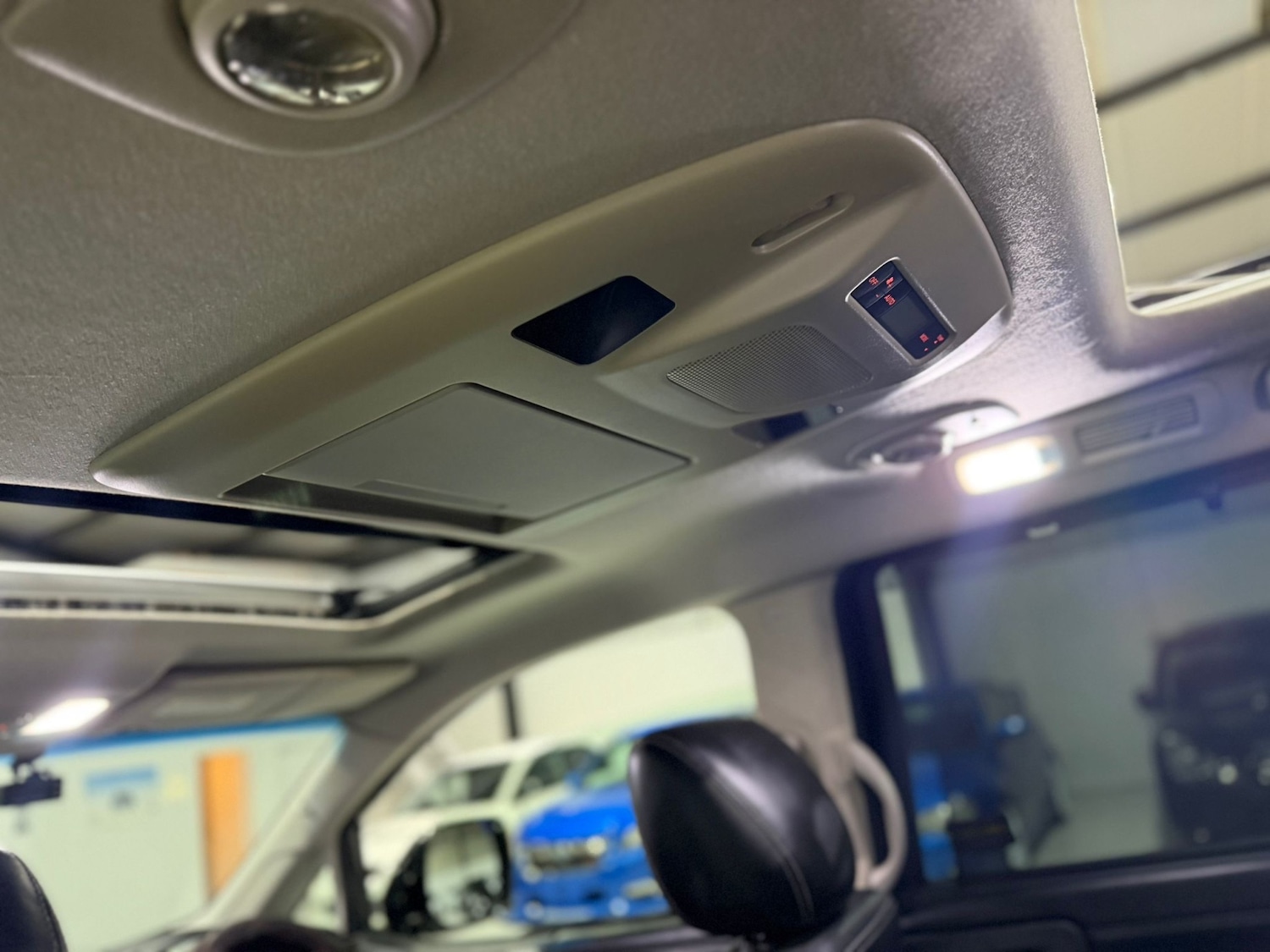 Used Nissan Elgrand 2011 for sale - 77329480: Photo 21