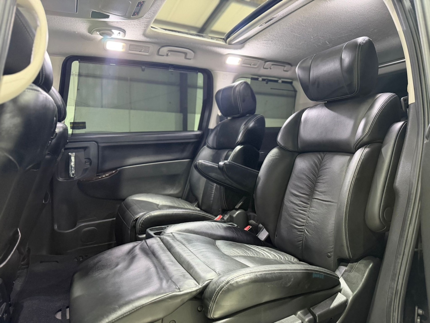 Used Nissan Elgrand 2011 for sale - 77329480: Photo 23