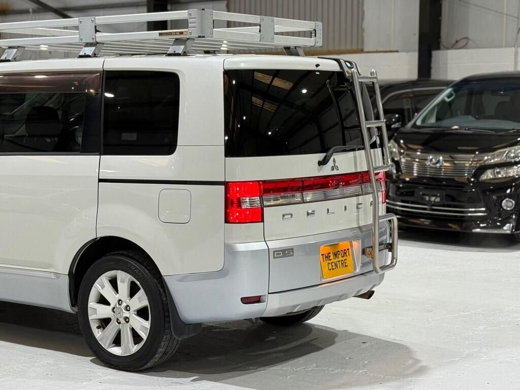 Used Mitsubishi Delica 2009 for sale - 77582212: Photo 8