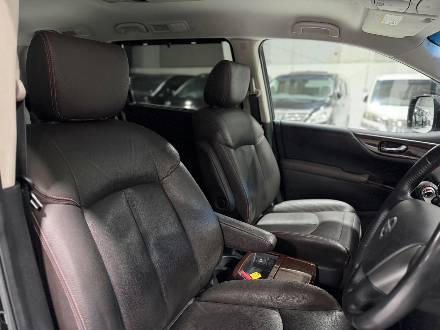 Used Nissan Elgrand 2010 for sale - 76923997: Photo 10