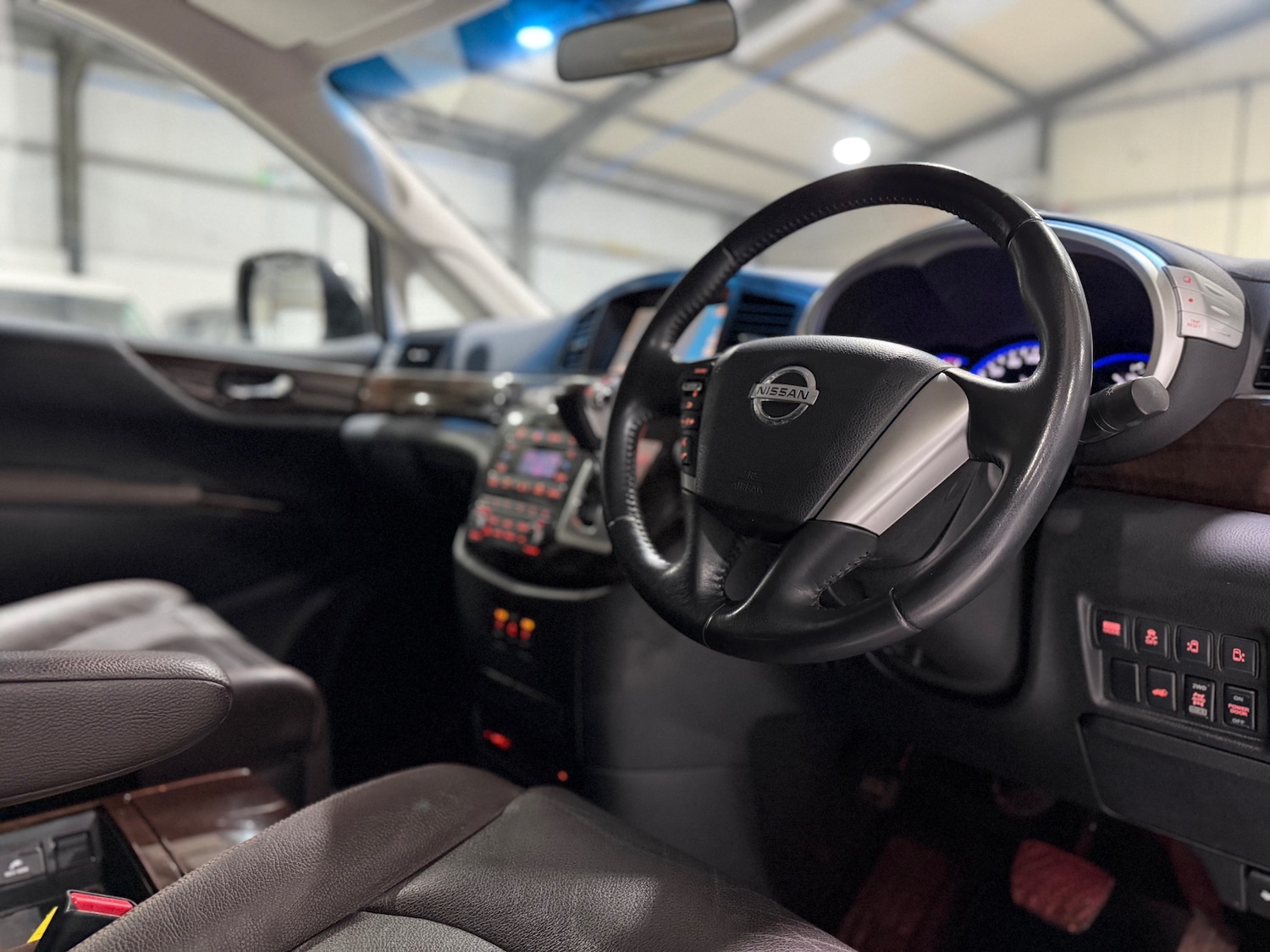 Used Nissan Elgrand 2010 for sale - 76923997: Photo 11