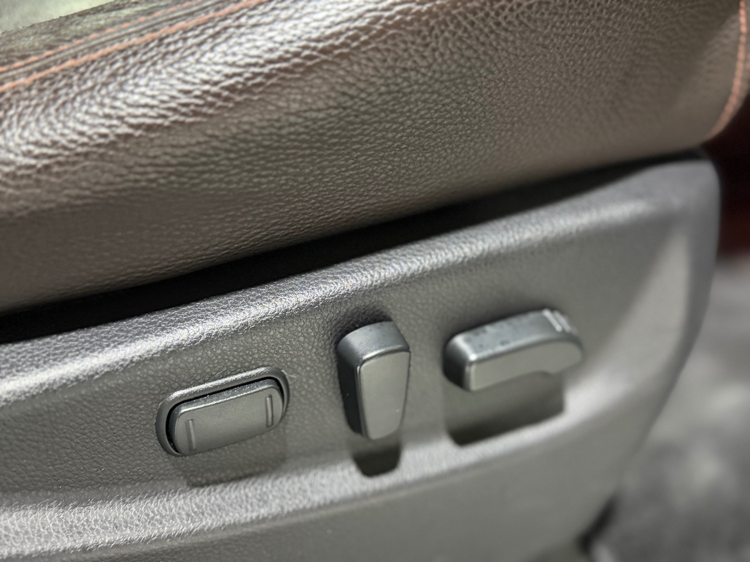 Used Nissan Elgrand 2010 for sale - 76923997: Photo 14