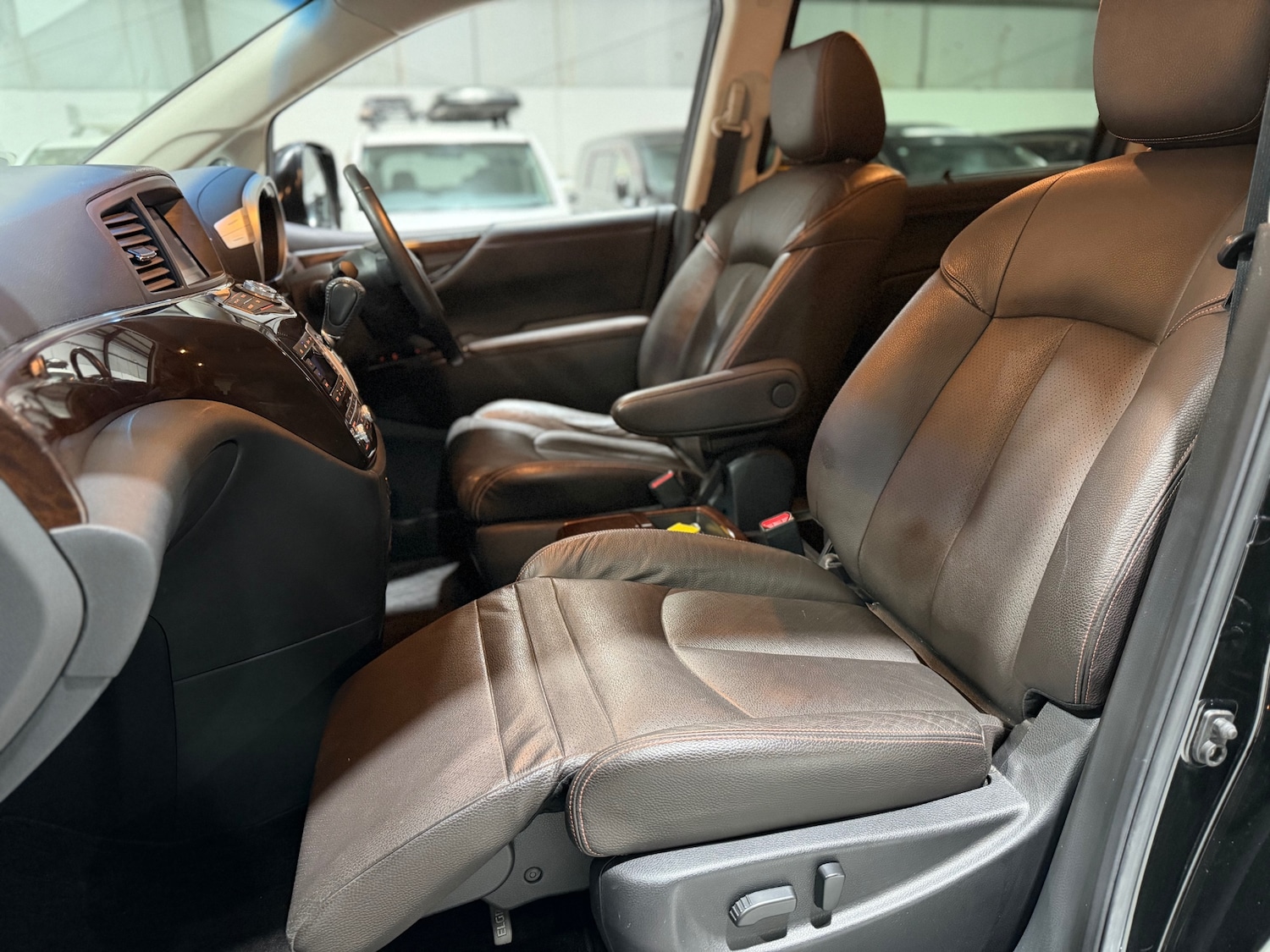 Used Nissan Elgrand 2010 for sale - 76923997: Photo 20