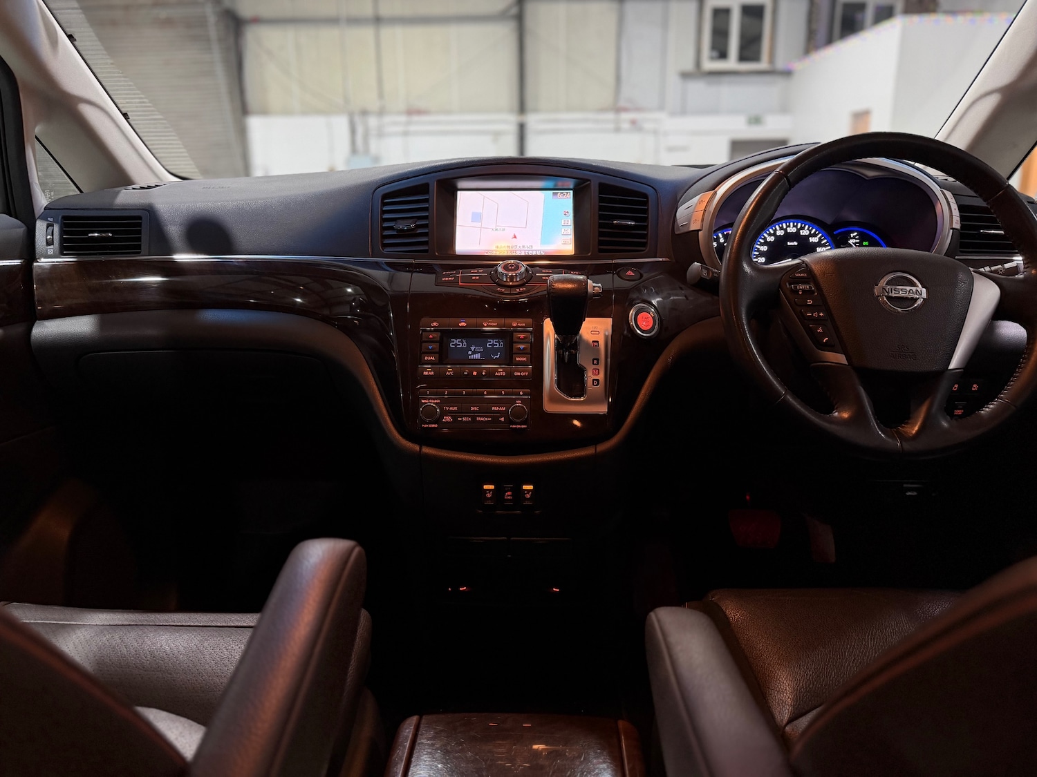 Used Nissan Elgrand 2010 for sale - 76923997: Photo 29