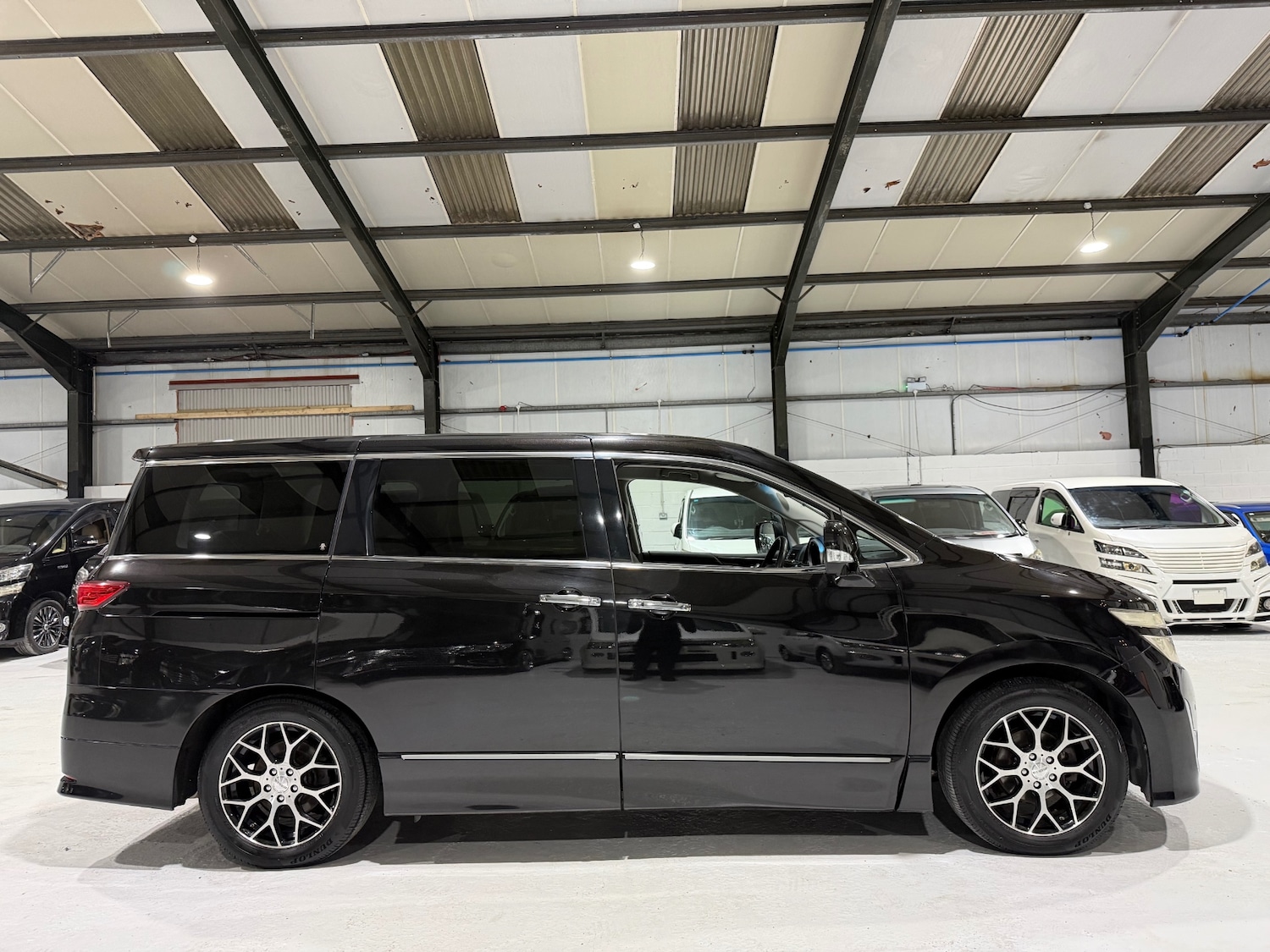 Used Nissan Elgrand 2010 for sale - 76923997: Photo 4