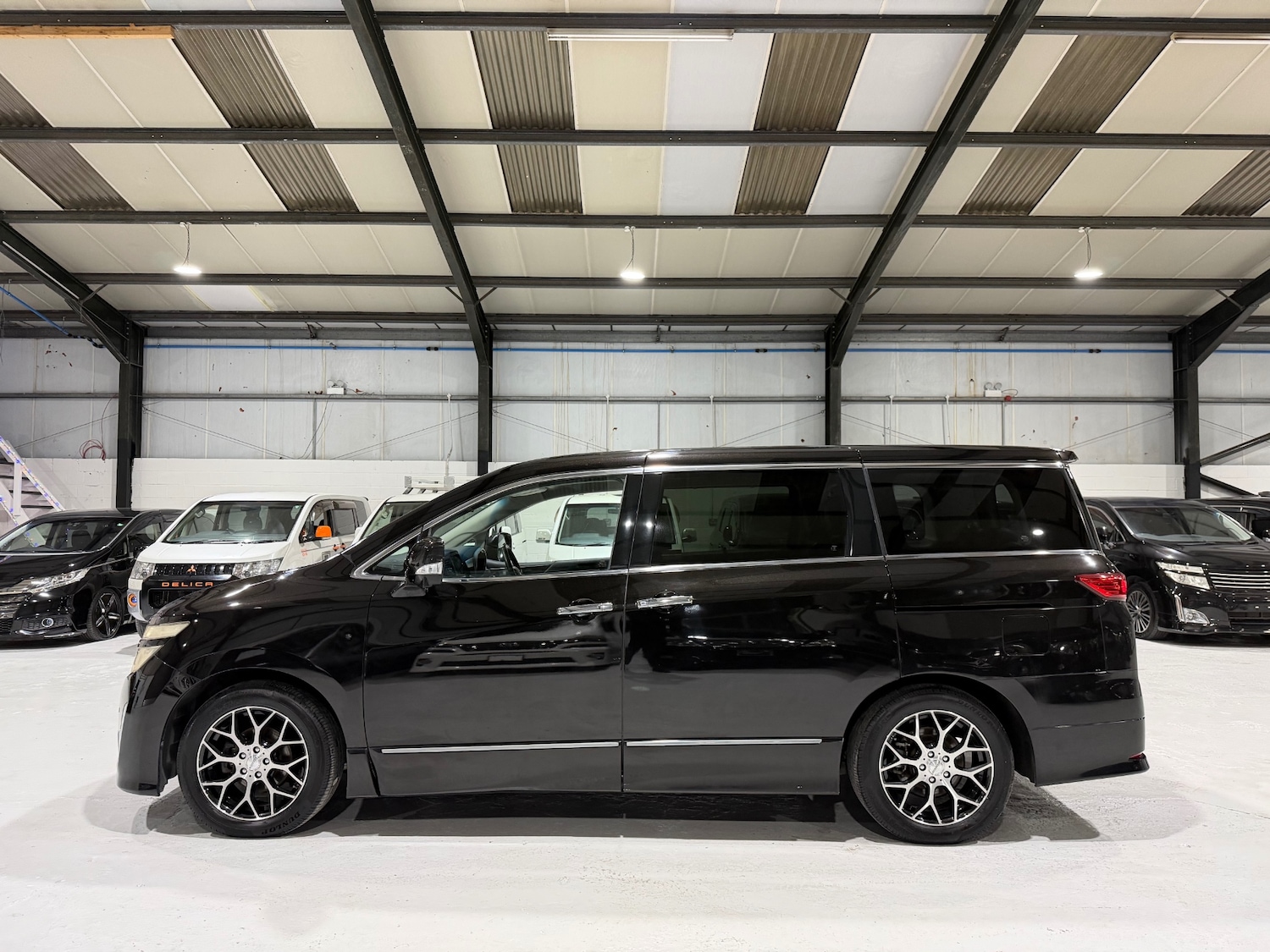 Used Nissan Elgrand 2010 for sale - 76923997: Photo 8