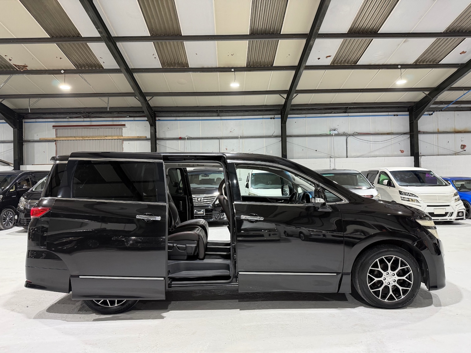 Used Nissan Elgrand 2010 for sale - 76923997: Photo 9