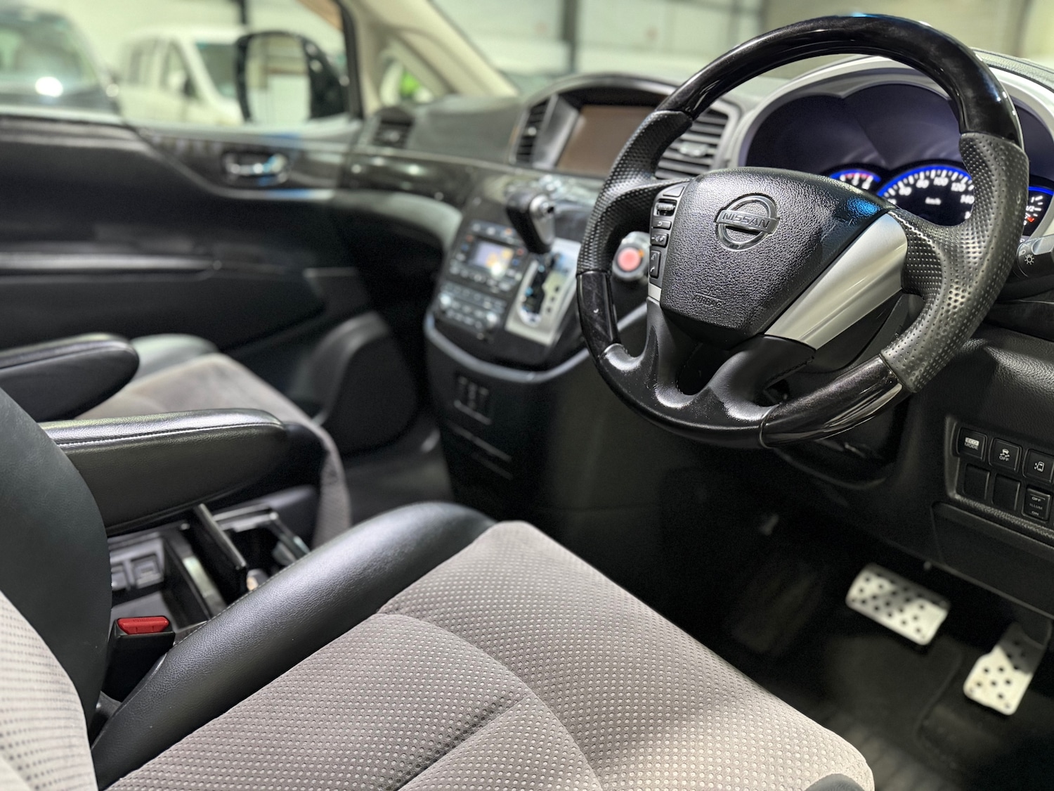 Used Nissan Elgrand 2010 for sale - 76919794: Photo 14