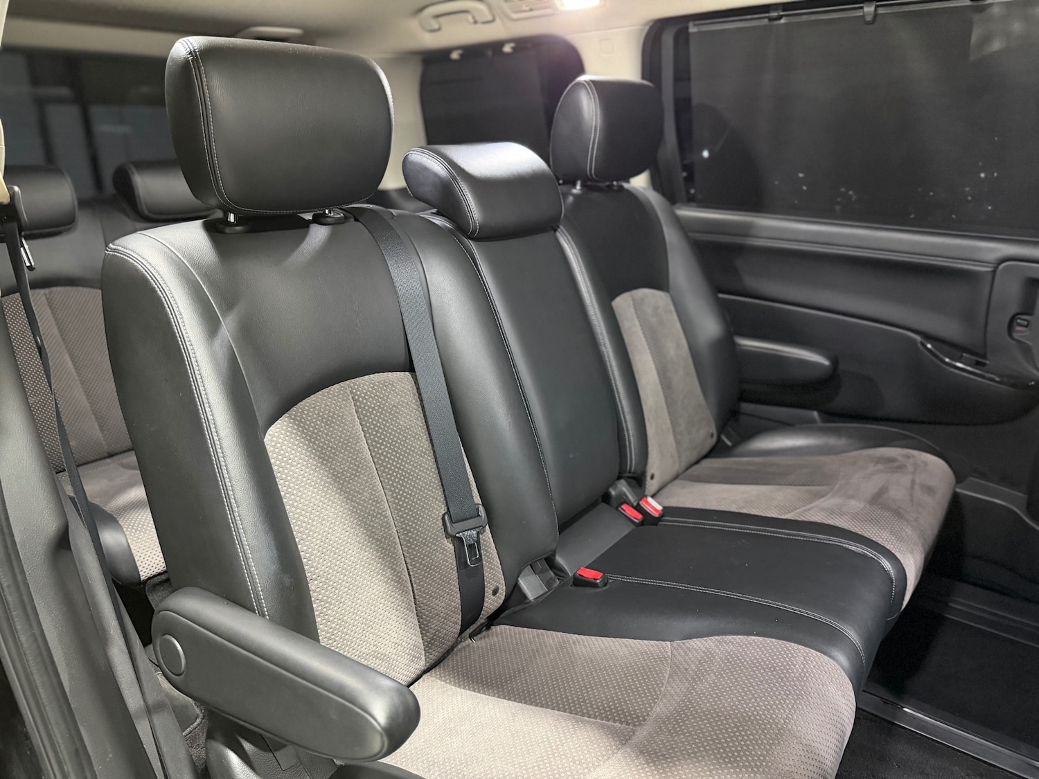 Used Nissan Elgrand 2010 for sale - 76919794: Photo 27