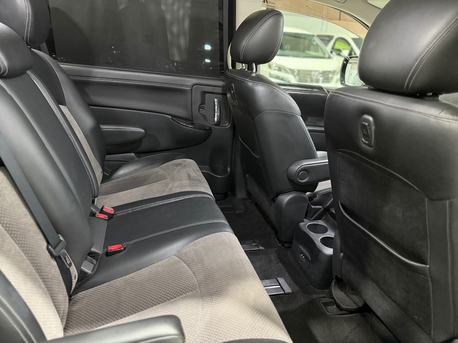 Used Nissan Elgrand 2010 for sale - 76919794: Photo 28