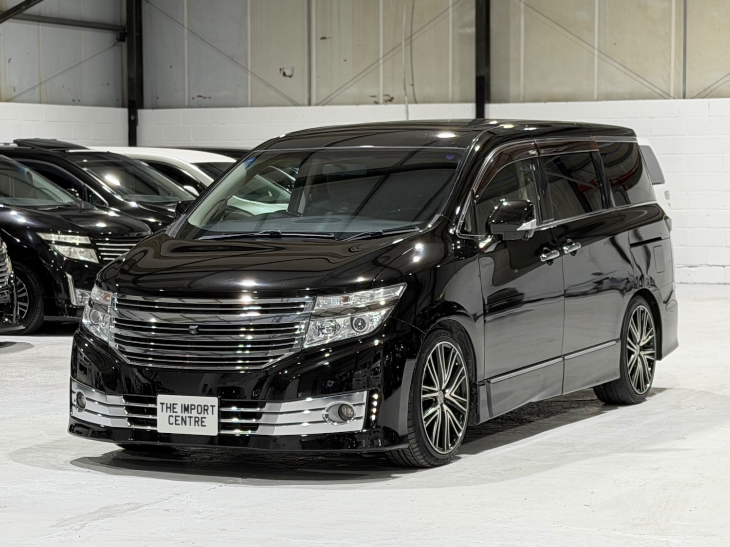 Used Nissan Elgrand 2010 for sale - 76919794: Photo 3