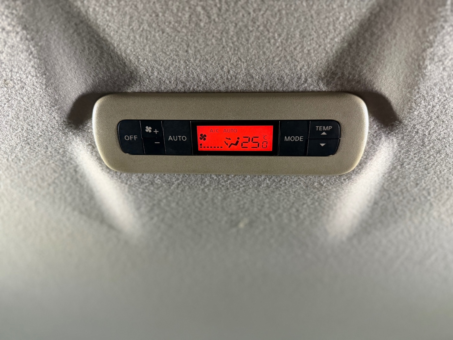 Used Nissan Elgrand 2010 for sale - 76919794: Photo 30