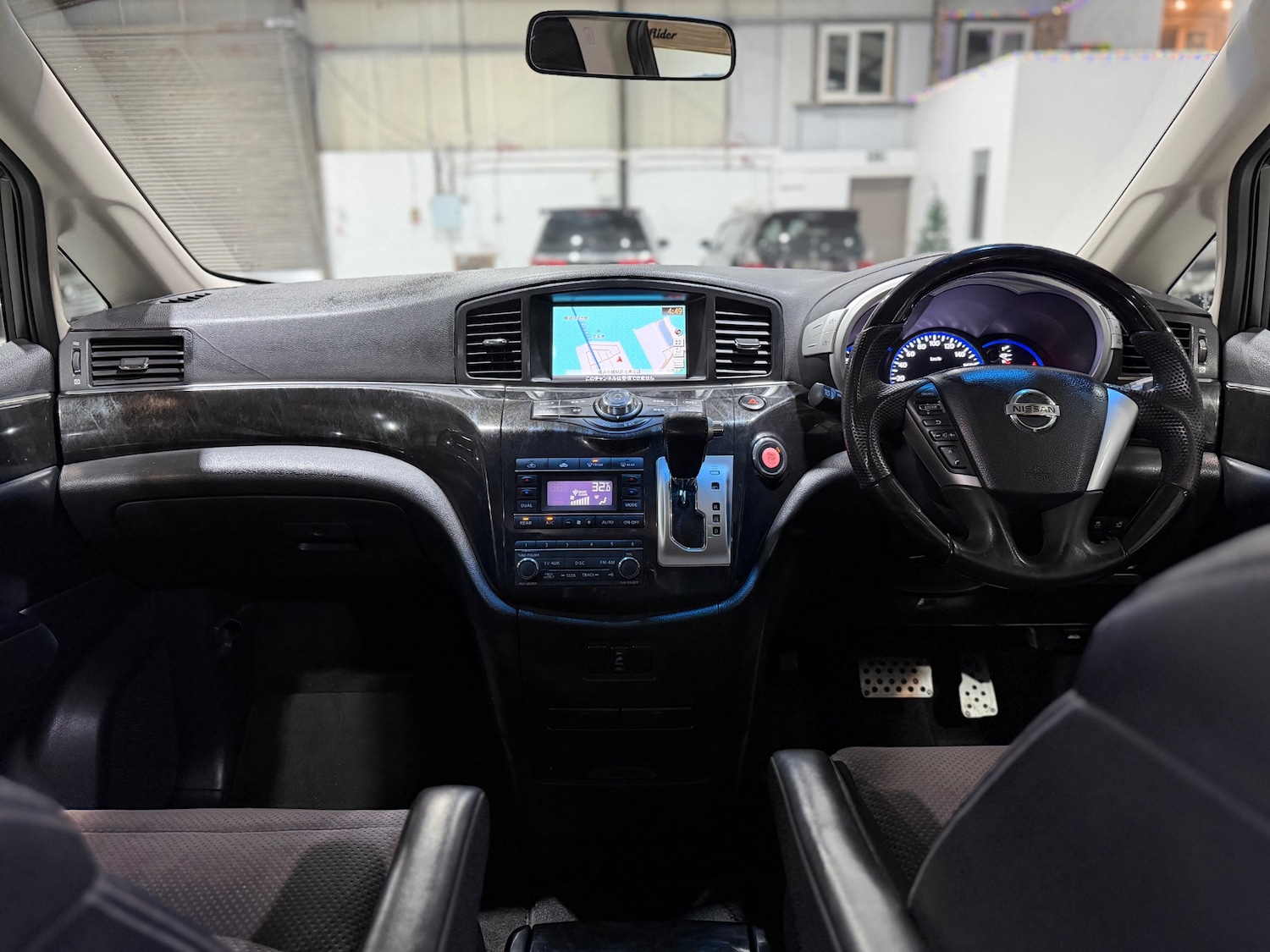 Used Nissan Elgrand 2010 for sale - 76919794: Photo 31