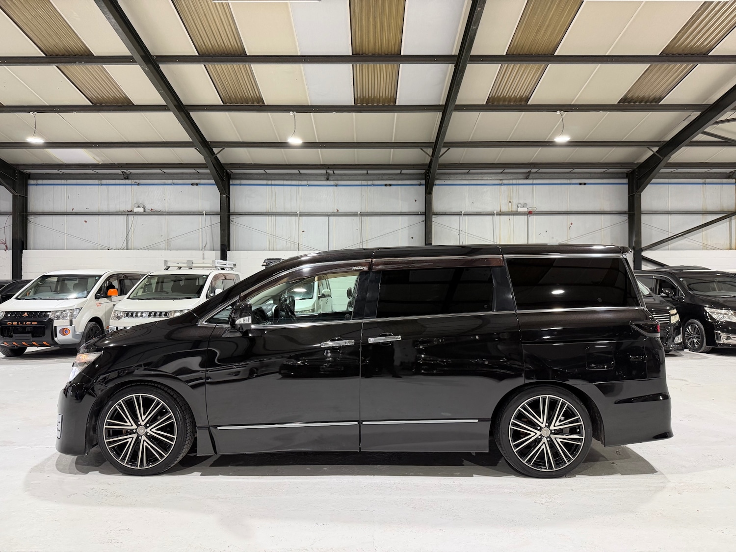 Used Nissan Elgrand 2010 for sale - 76919794: Photo 4