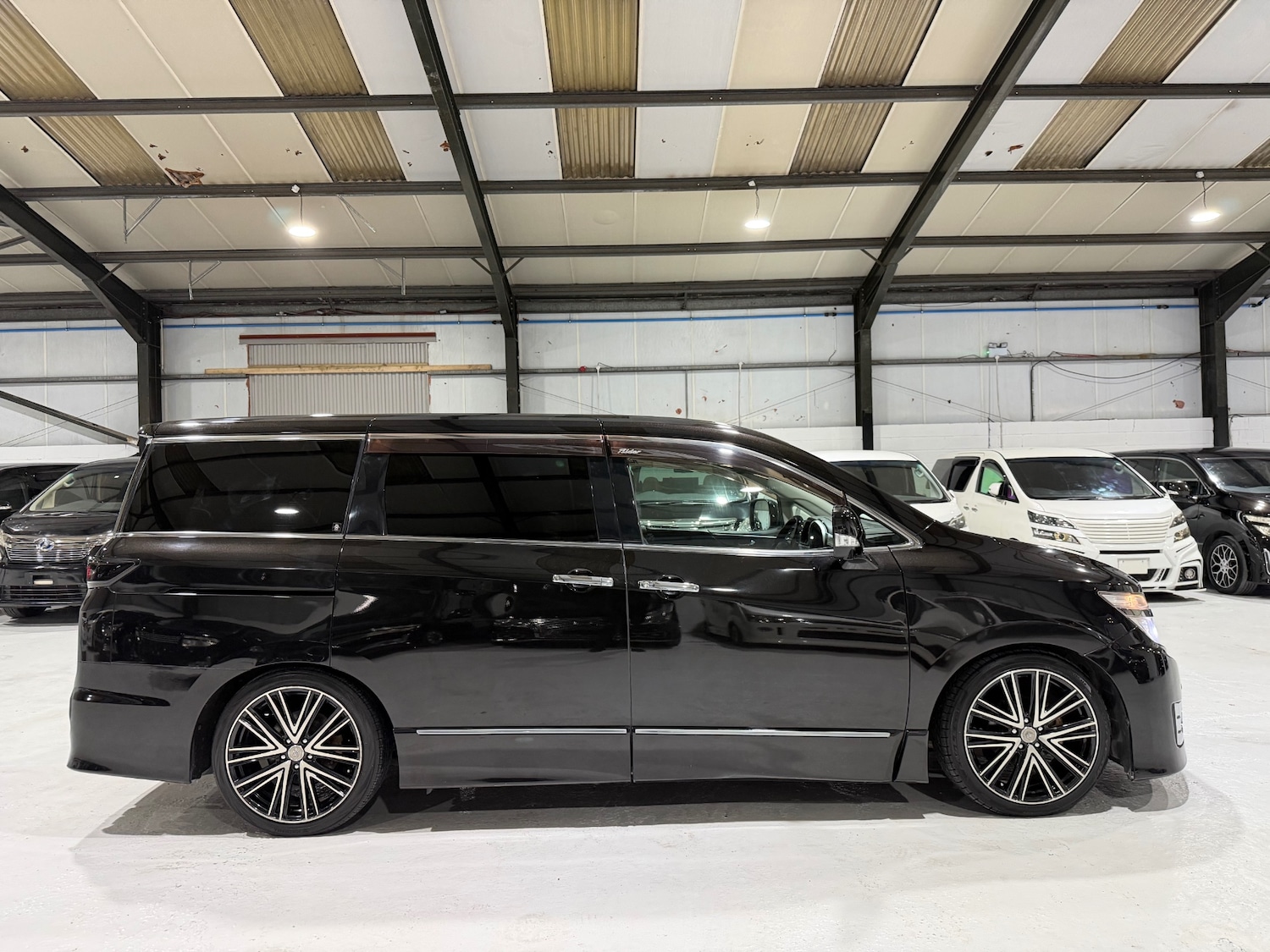 Used Nissan Elgrand 2010 for sale - 76919794: Photo 9