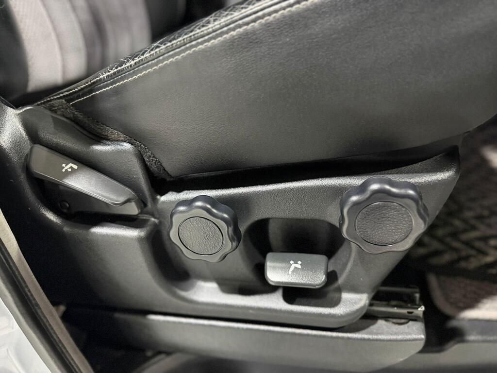 Used Mitsubishi Delica 2008 for sale - 77780709: Photo 26