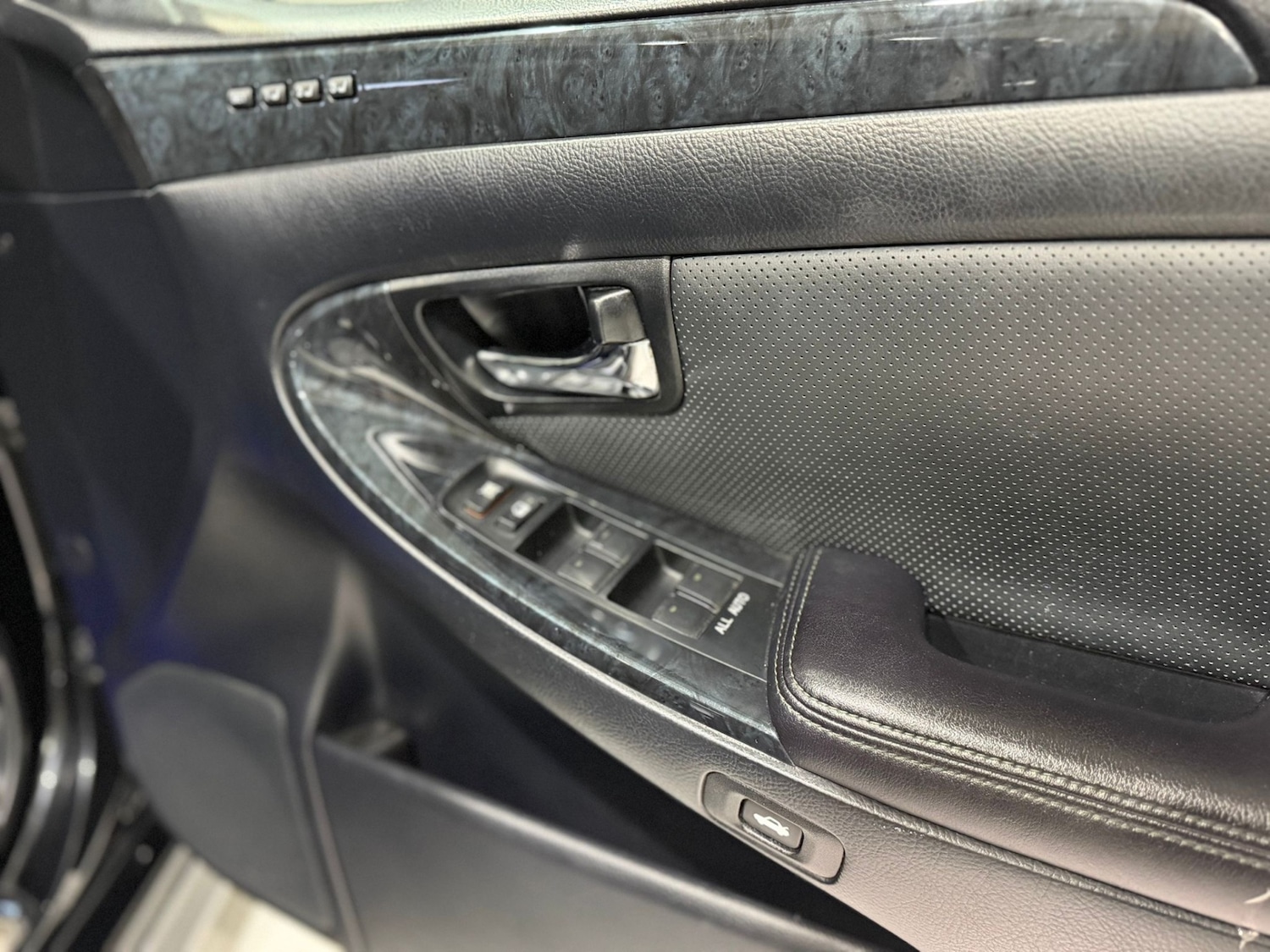 Used Toyota Crown 2006 for sale - 77057012: Photo 19