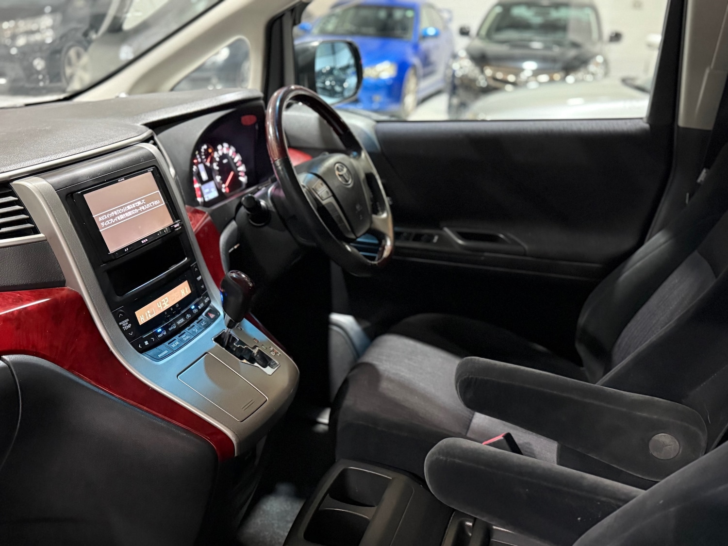 Used Toyota Vellfire 2010 for sale - 77071196: Photo 18