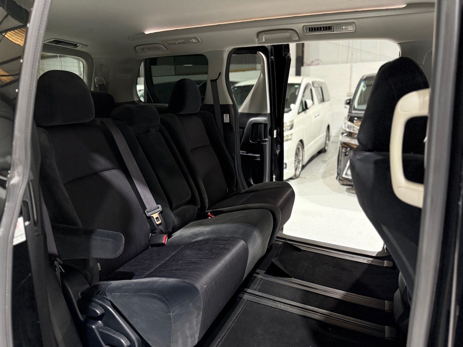 Used Toyota Vellfire 2010 for sale - 77071196: Photo 22